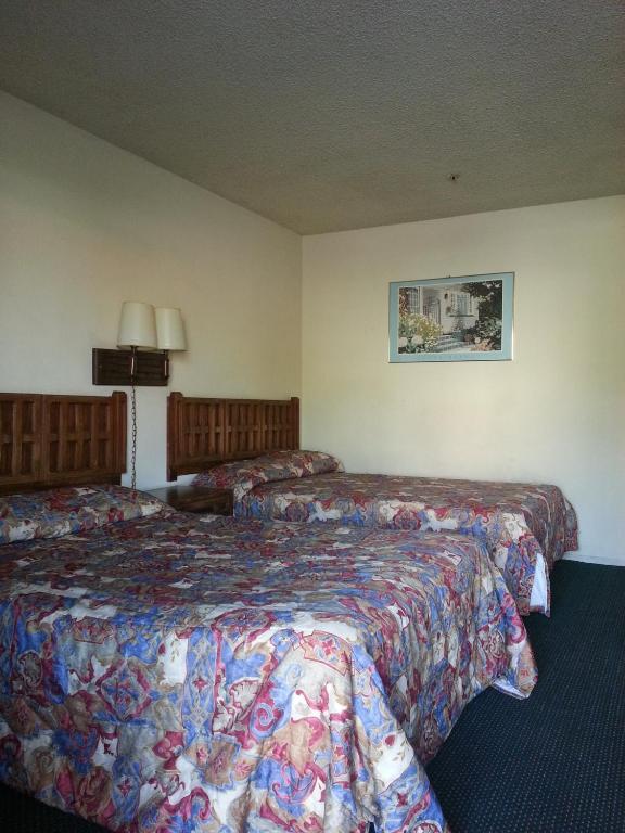Gibson Inn El Monte Room photo